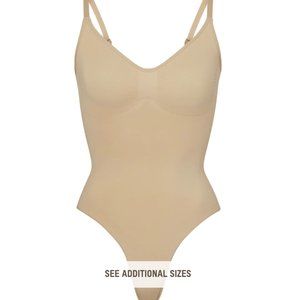 SKIMS SCULPTING THONG BODYSUIT IN CLAY WITH SNAPS